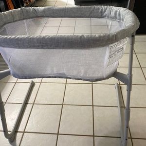 Baby side sleeper bassinet